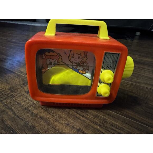 Vintage EMSON Wind Up Color TV 1977 Red Riding Hood - Picture 6 of 8